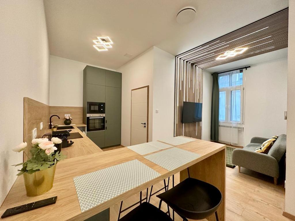 Apartment At Gozsdu Courtyard #Partyzone #Downtown #Freeparking Budapešť Exteriér fotografie